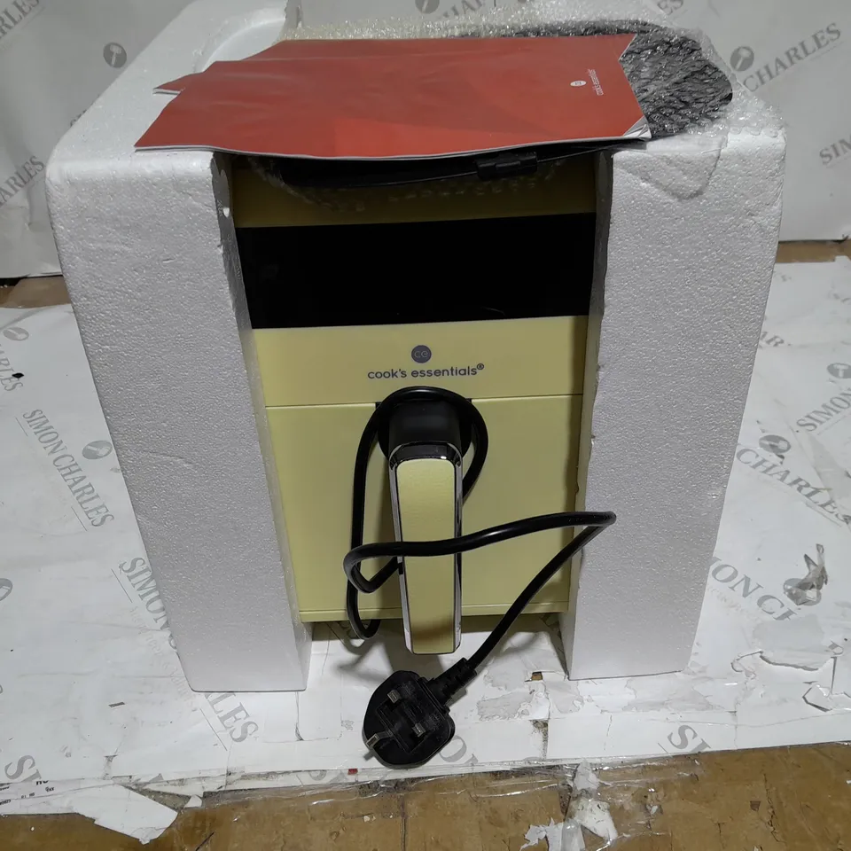 OUTLET COOK'S ESSENTIALS 5.8L AIR FRYER CREAM