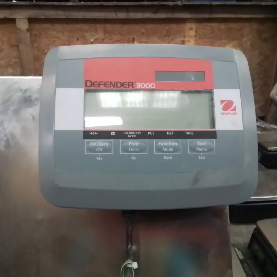 COMMERCIAL FLOOR SCALE WITH DEFENDER 3000 DISPLAY