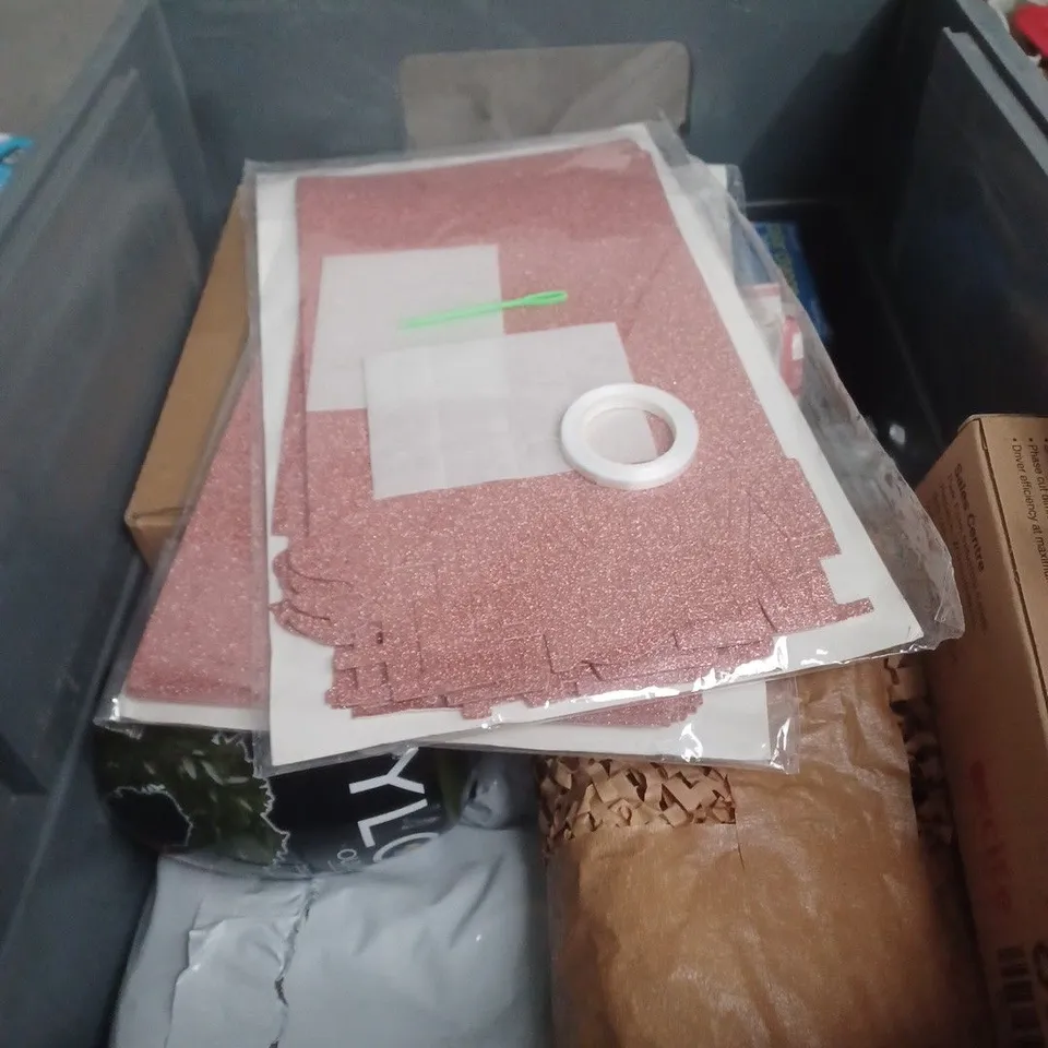 APPROXIMATELY 12 ASSORTED HOUSEHOLD ITEMS INCLUDING DYLON FABRIC DYE , WI FI BOOSTER AND LED DIMMABLE STRIP DRIVER 