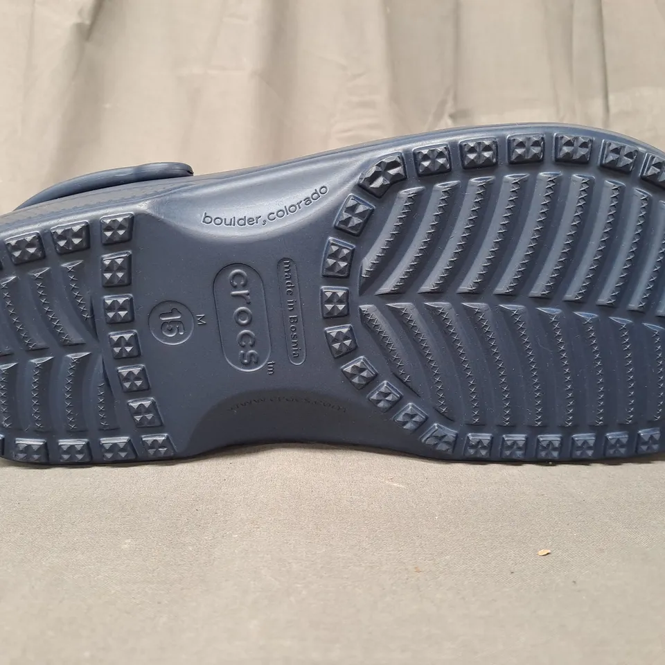 PAIR OF CROCS CLASSIC IN NAVY UK SIZE M14