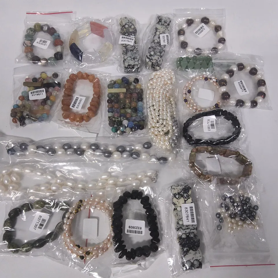 LOT OF 20 BRAND NEW FASHION BRACELETS IN VARIOUS STYLES AND SIZES