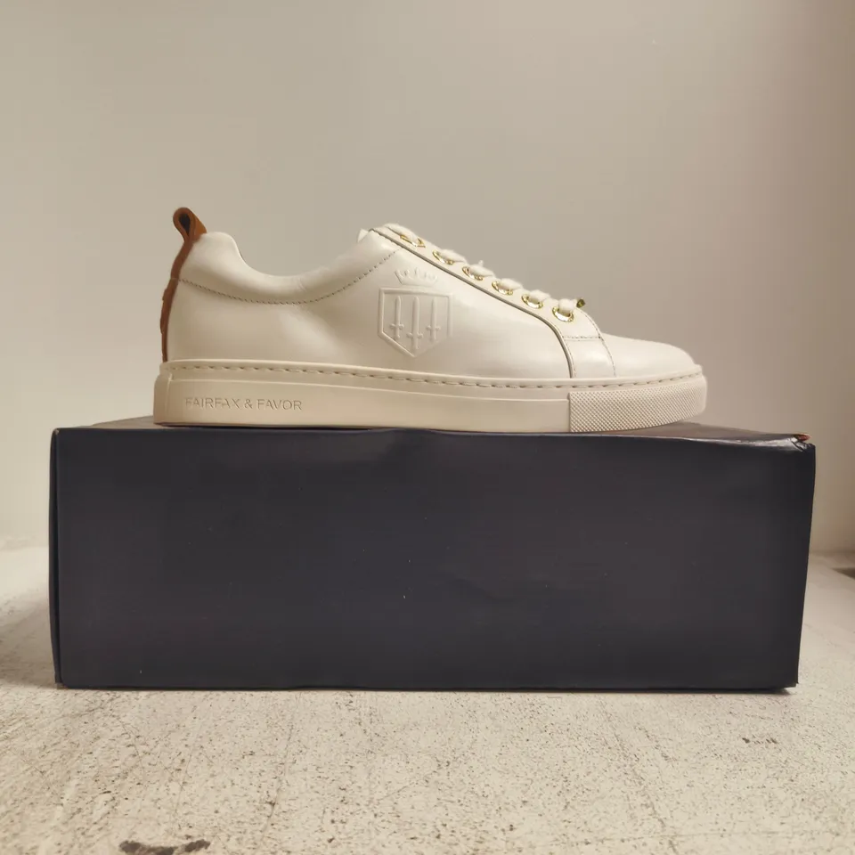 BOXED PAIR OF FAIRFAX & FAVOR WOMENS FINCHLEY TRAINERS IN WHITE LEATHER SIZE UK 5