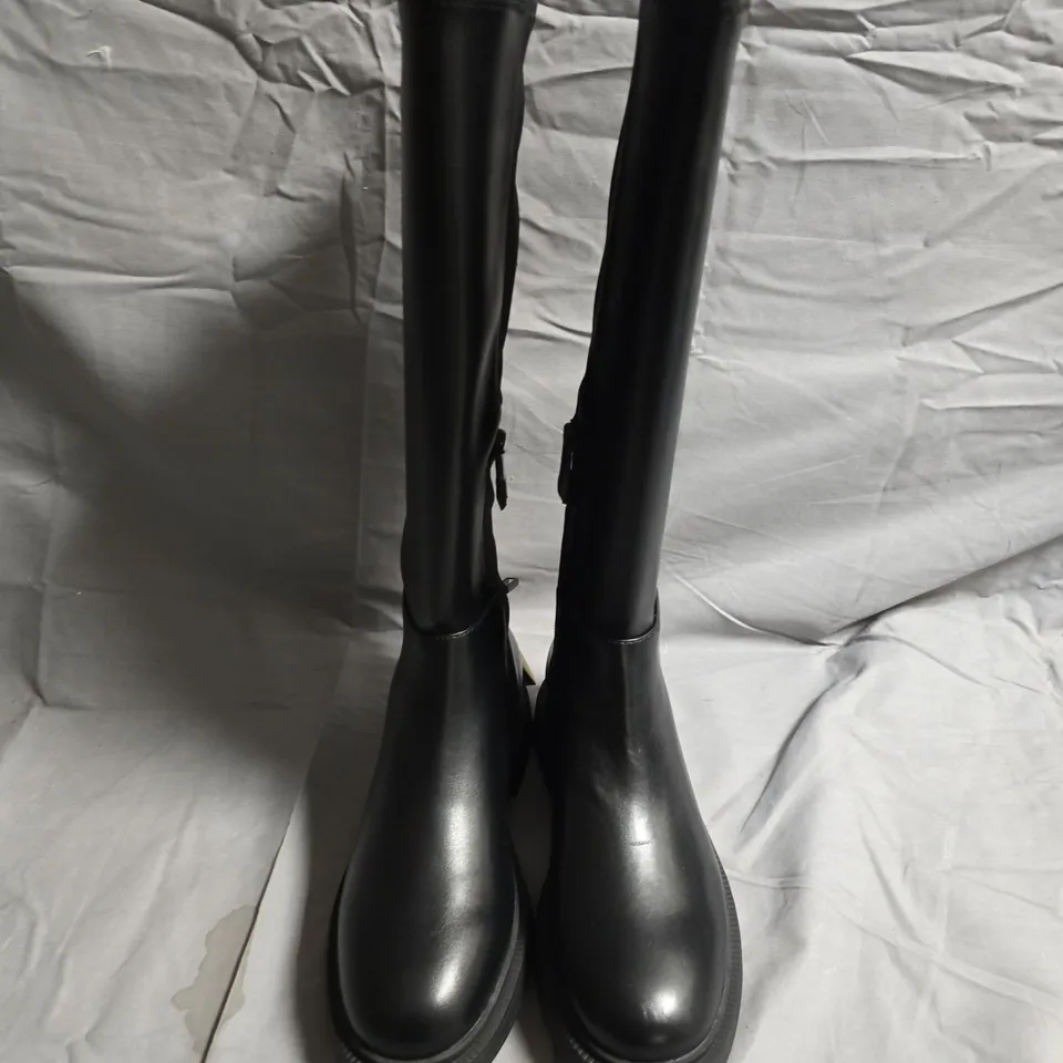 WOMEN'S BLACK LEATHER KNEE-HIGH BOOTS WITH LUG SOLE - UK SIZE 37