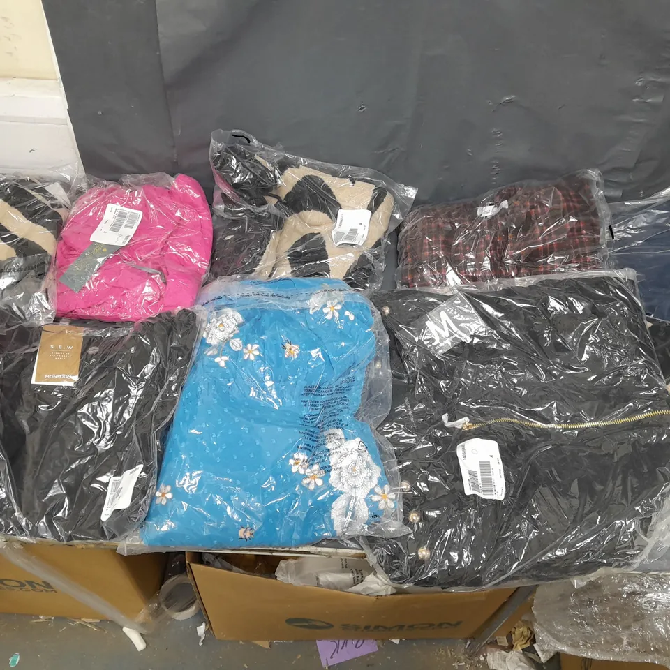 BOX OF APPROXIMATELY 10 ASSORTED PIECES OF CLOTHING IN VARIOUS STYLES, SIZES, AND BRANDS 