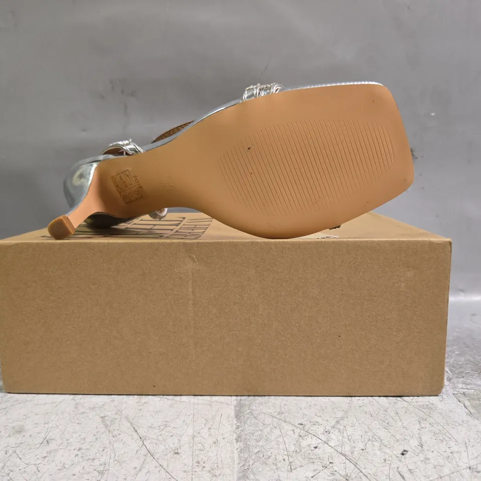 BOXED PAIR OF WHERE'S THAT FROM OPEN TOE HEELED SANDALS IN METALLIC SILVER W. DIAMANTE EFFECT SIZE UK 7