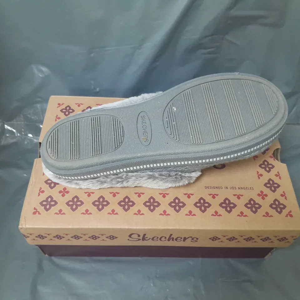 SKECHERS OPEN BACK FAUX FUR LINED SLIPPERS SIZE 5.5