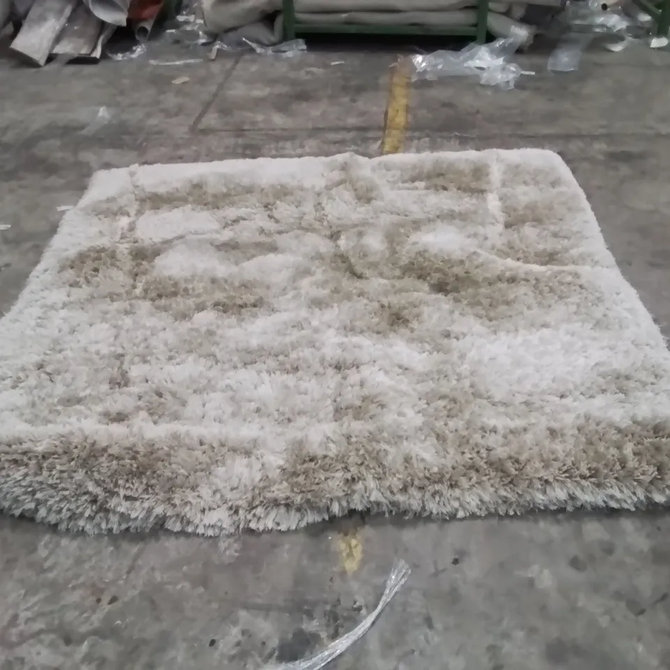 QUALITY DESIGNER AREA RUG - APPROXIMATELY 207X207