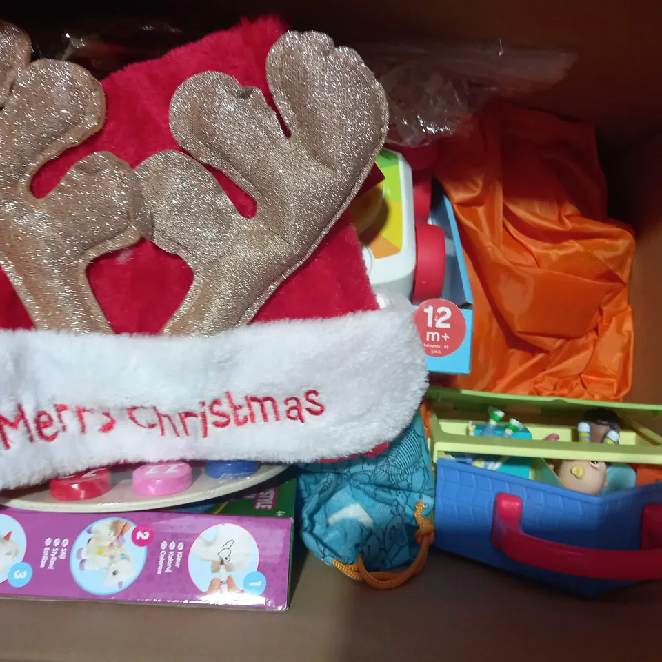 BOX OF APPROXIMATELY 10 ASSORTED TOYS AND GAMES TO INCLUDE DOBBLE CLASSIC, PETER RABBIT JEMIMA PUDDLE-DUCK PULL ALONG, SEA WORLD WATER SPRAY DINOSAUR, ETC