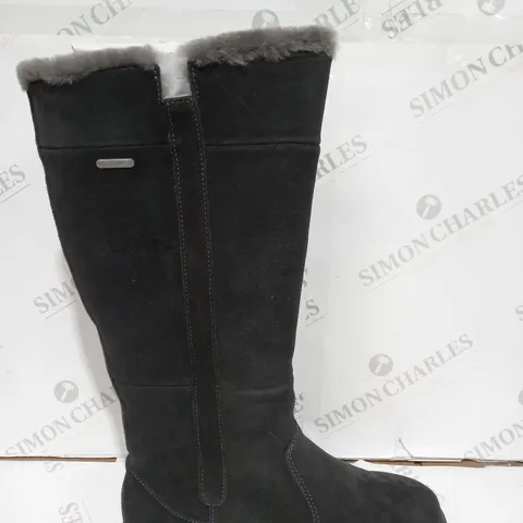 EMU ALL WEATHER WATERPROOF COLL SUEDE SHEEPSKIN MOONTA HIGH BOOT - SIZE 7