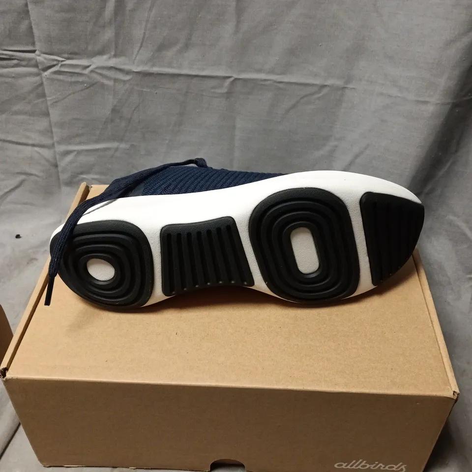 ALLBIRDS NAVY KNIT SNEAKERS – BOXED SIZE W8