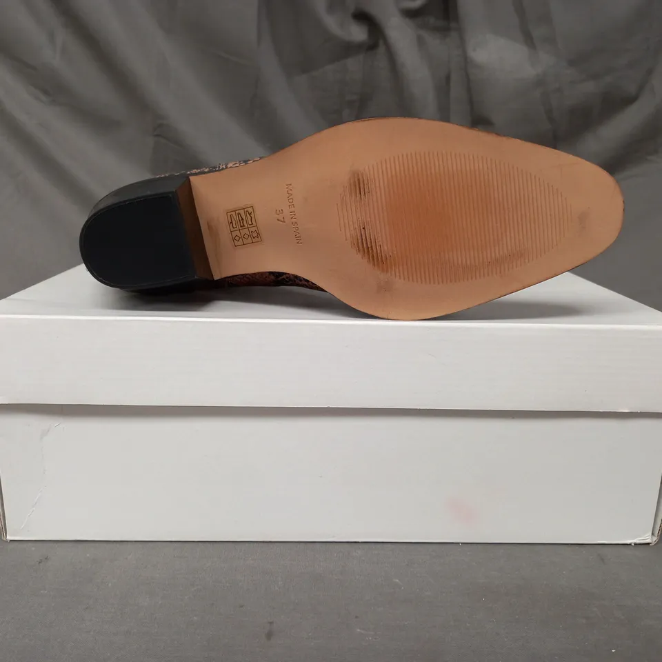 BOXED PAIR OF SOLEA FARES LEATHER ANKLE BOOTS IN TAUPE EU SIZE 37