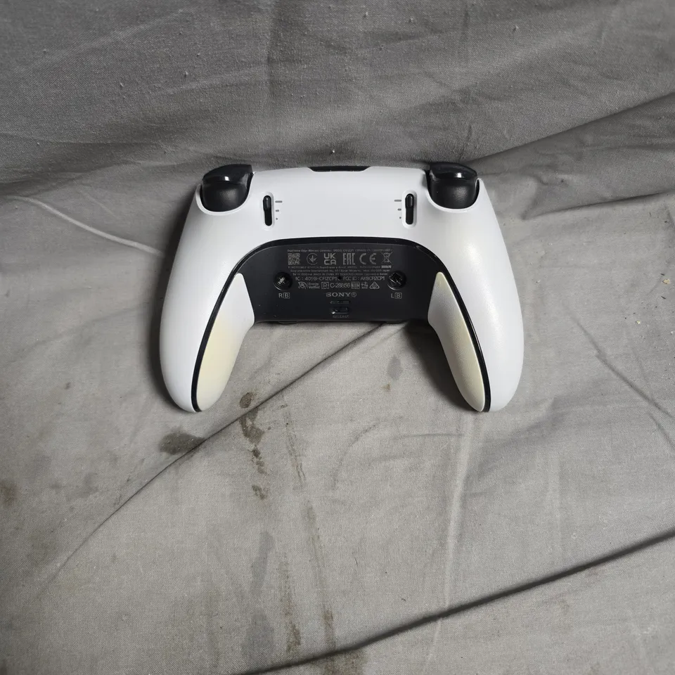 SONY PLAYSTATION 5 DUALSENSE WIRELESS CONTROLLER WITH ACCESSORIES – WHITE