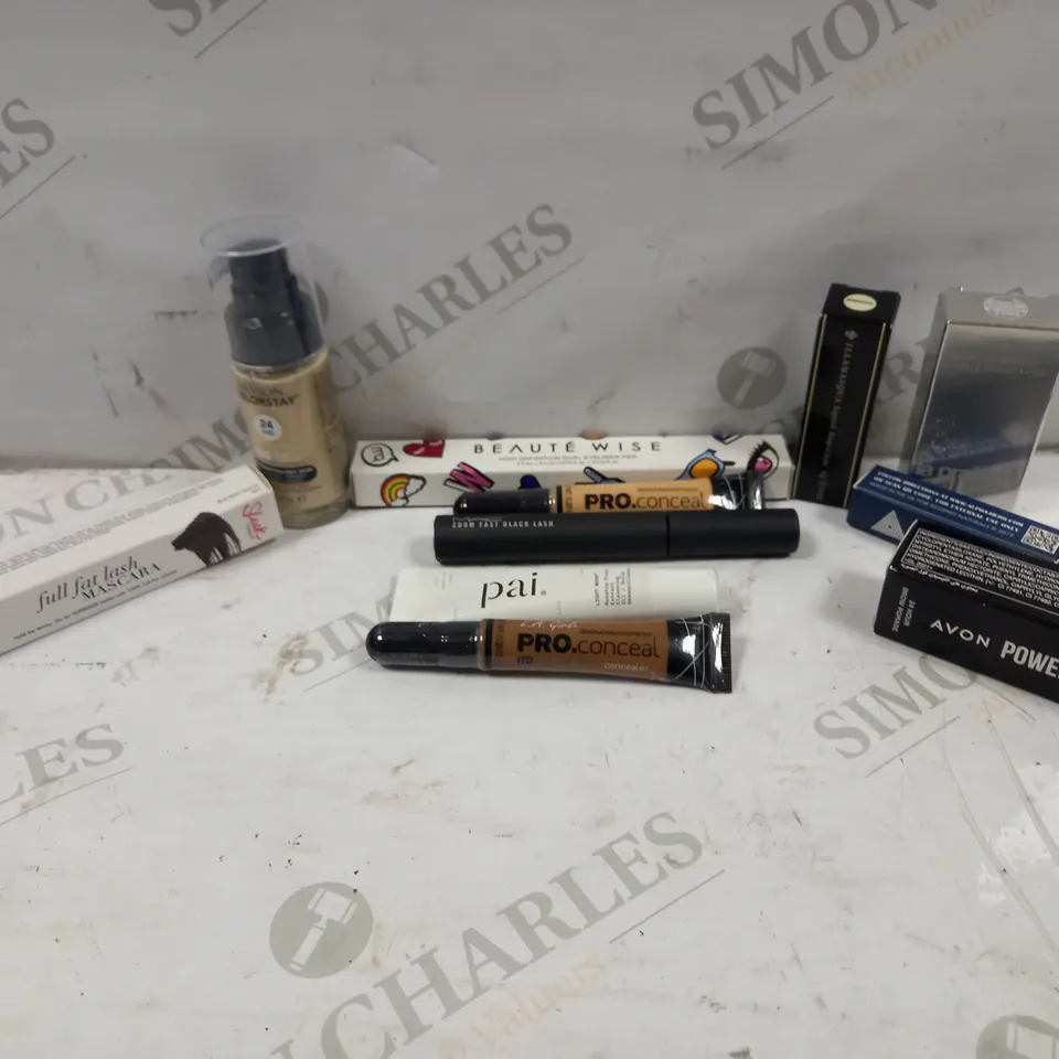LOT OF 10 MAKE-UP ITEMS TO INCLUDE AVON POWER STAY 24 HOUR BROWN POMADE, REVLON COLORSTAY 24 HOURS FOUNDATION, SLEEK FULL FAT LASH MASCARA, ETC