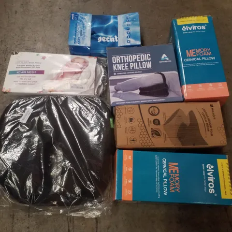 PALLET CONTAINING ASSORTED PILLOWS & CUSHIONS