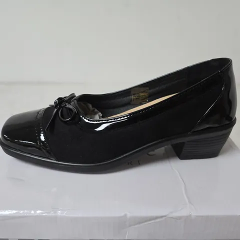 SHOE TREE CRANBERRY SHOES, BLACK - SIZE 4