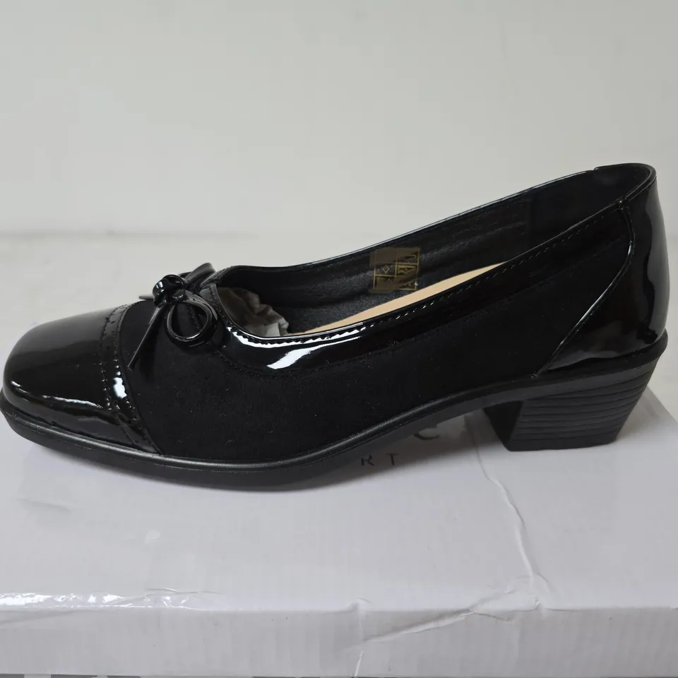 SHOE TREE CRANBERRY SHOES, BLACK - SIZE 4