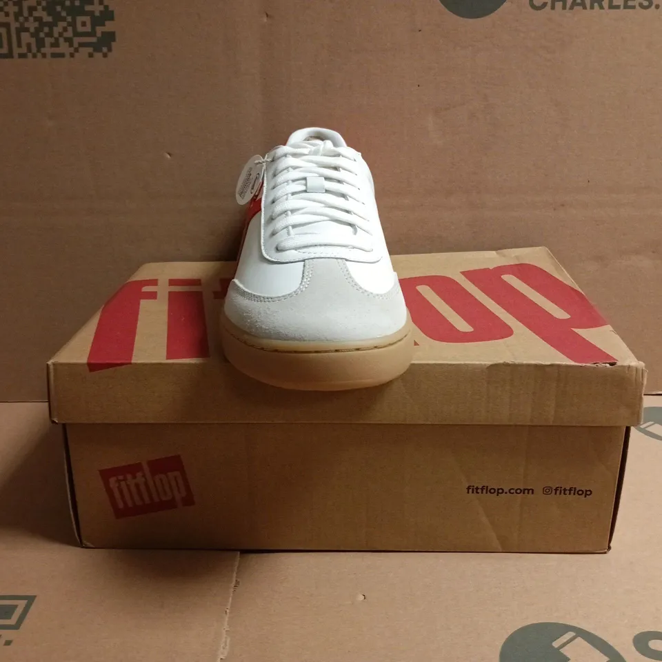 BOXED PAIR OF FITFLOP TRAINERS IN URBAN WHITE/CHERRY TOMATO SIZE UK 7