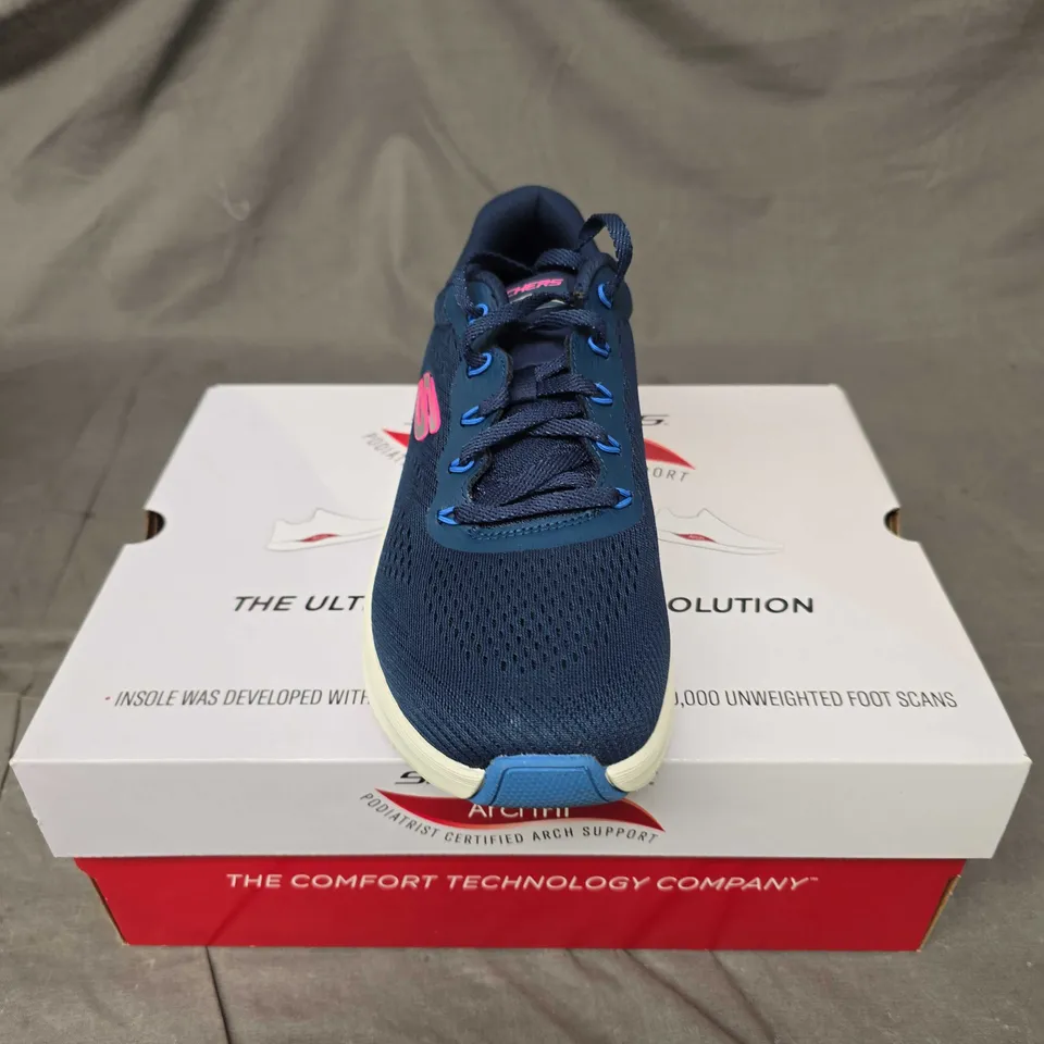 BOXED PAIR OF SKECHERS ARCH FIT TRAINERS IN NAVY - 7