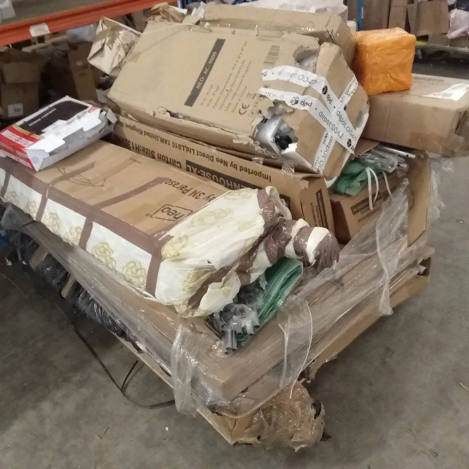 PALLET OF ASSORTED HOUSEHOLD GOODS AND PRODUCTS TO INCLUDE; PARASOL, CLOTHES AIRER, GREENHOUSE ETC
