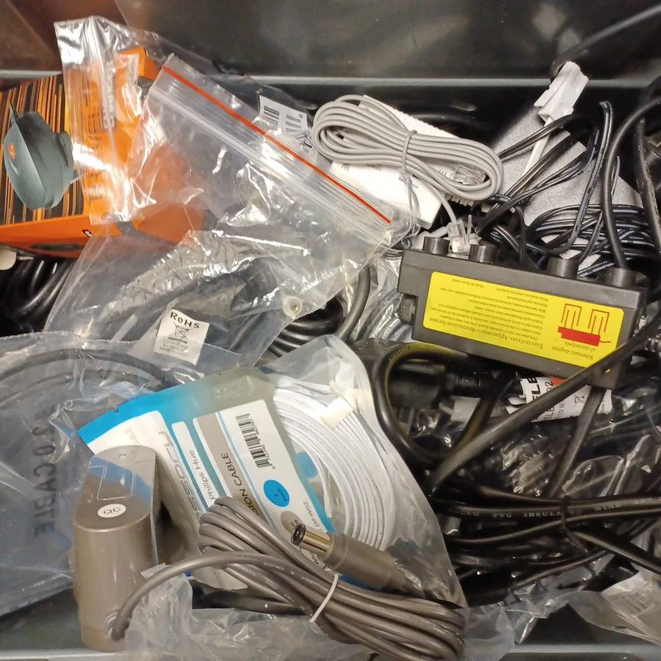 BOX OF APPROX 20 ITEMS INCLUDING ASSORTED CABLES AND CHARGERS