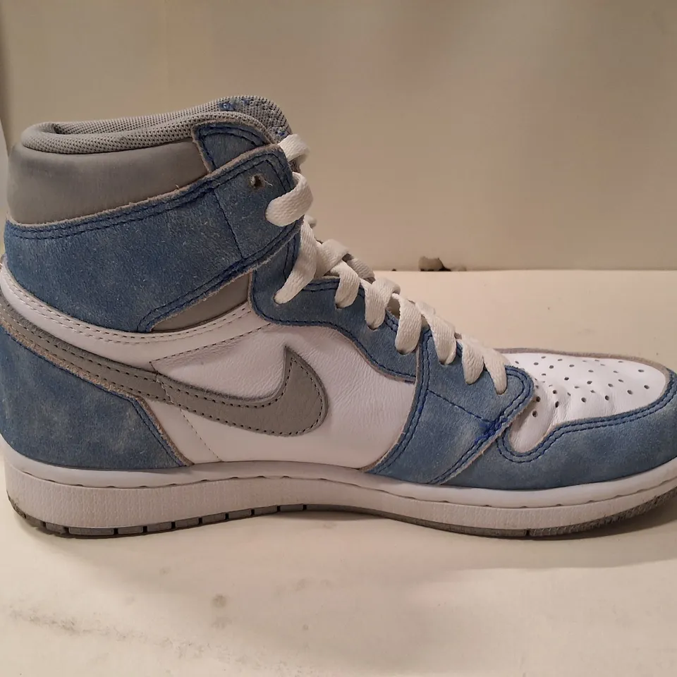 NIKE AIR JORDAN 1 RETRO HOIG OG - UK 6.5 - HYPER ROYAL/WHITE