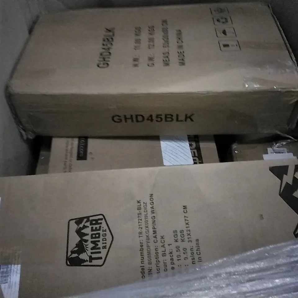 PALLET OF ASSORTED ITEMS INCLUDING FOLDOUT LOUNGER, VARMHUS WALLPAPER, LUXURY FEATHER DOWN DUVET, BEISE TOY WEIGHTS SET, NIKA CHANGING UNIT, TIMBER RIDGE CAMPING WAGON 