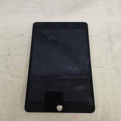 APPLE IPAD A1538 TABLET IN SILVER