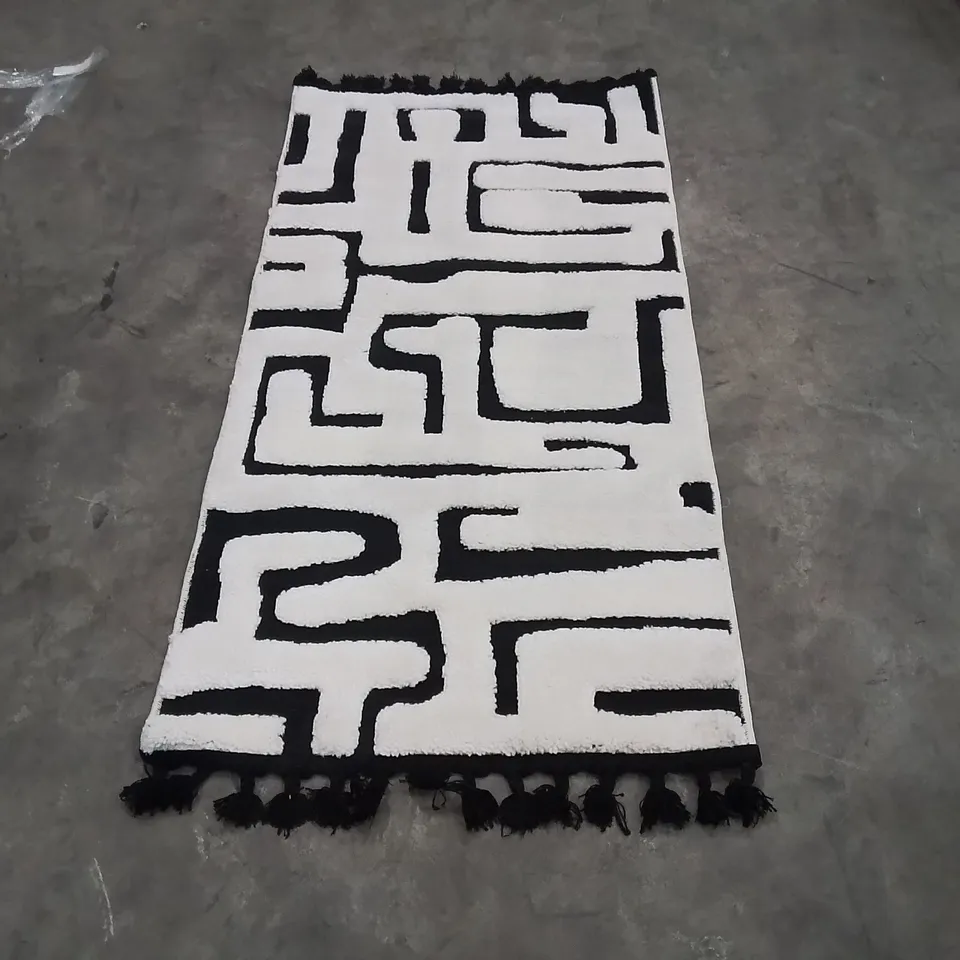 QUALITY DESIGNER AREA RUG - APPROXIMATELY 160X80CM