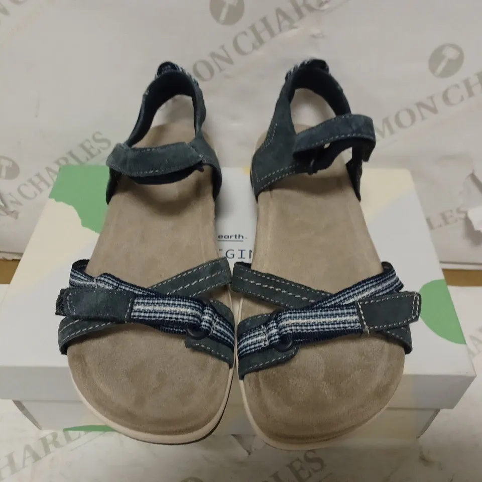 EARTH ORIGINS SERENA NAVY BLUE SIZE 6 SANDALS 