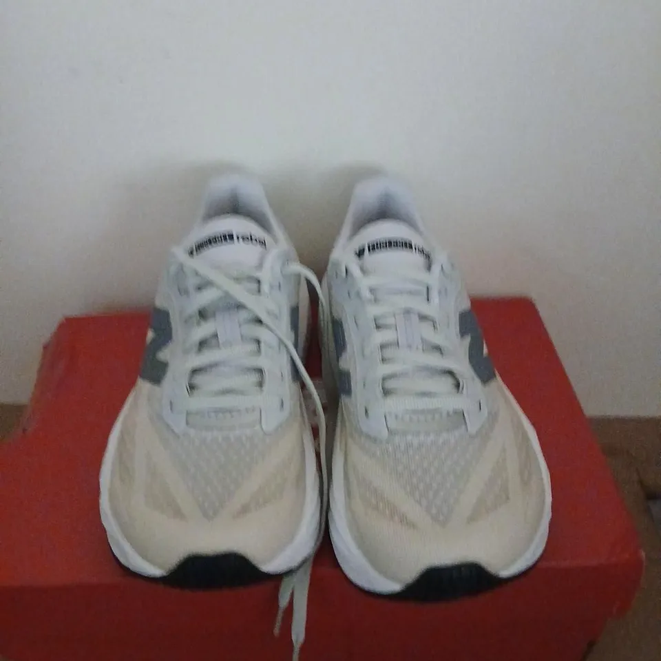 NEW BALANCE WOMEN'S RUNNING SHOES - WHITE/GRAY, UK 4 (US 6)