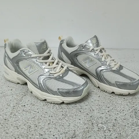 BOXED PAIR OF NEW BALANCE 530 TRAINERS IN WHITE/SILVER SIZE UK 4