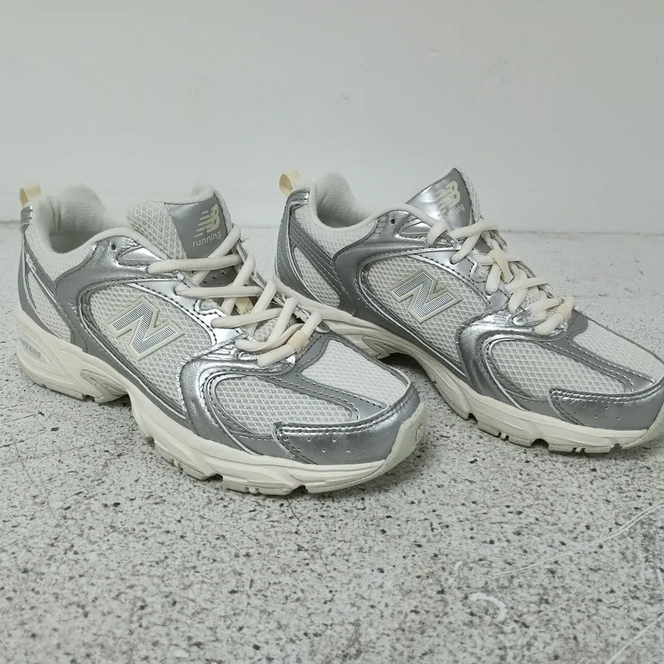 BOXED PAIR OF NEW BALANCE 530 TRAINERS IN WHITE/SILVER SIZE UK 4