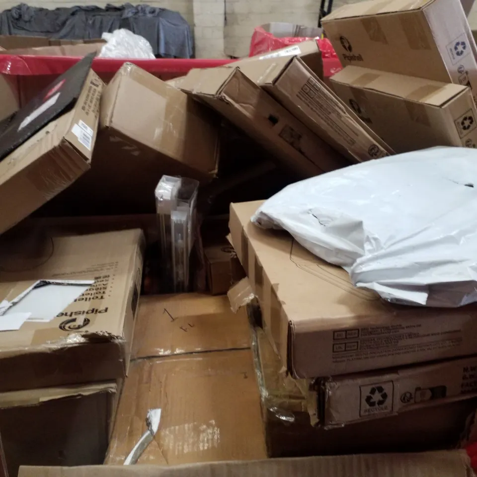 PALLET CONTAINING ASSORTED PRODUCTS INCLUDING TOILET SEAT, ROUND SIDE TABLE, LARGE ROUND TRAY, DAY AND NIGHT ROLLER BLIND & MINI JUMBO TOILET ROLLS