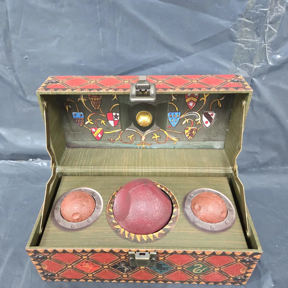 HARRY POTTER COLLECTIBLE QUIDDITCH SET