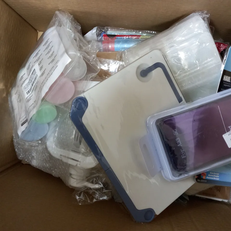 APPROXIMATELY 20 ASSORTED ITEMS TO INCLUDE WIRELESS GAMING CONTROLLER, PORTABLE WHITE NOISE SLEEP MACHINE, USB COLOURFUL HUMIDIFIER ETC. 