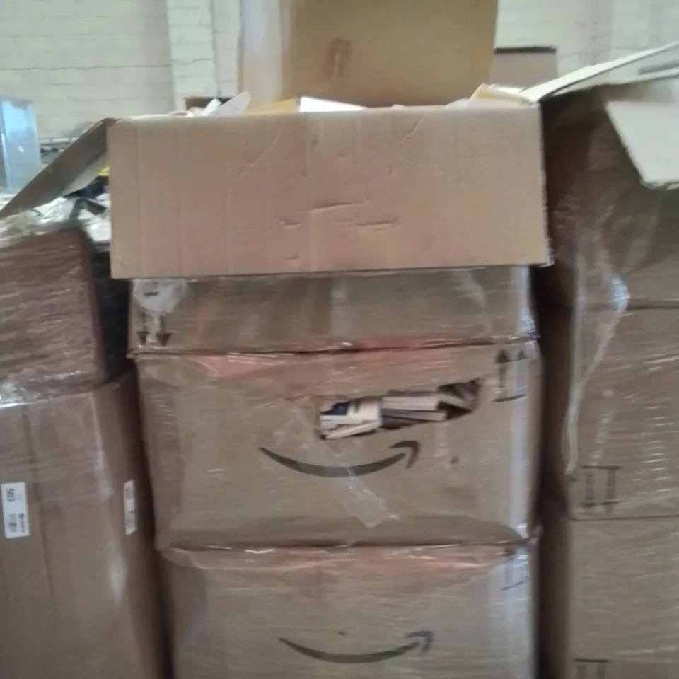 PALLET CONTAINING A LARGE QUANTITY OF PHONE CASES,SCREEN PROTECTORS 