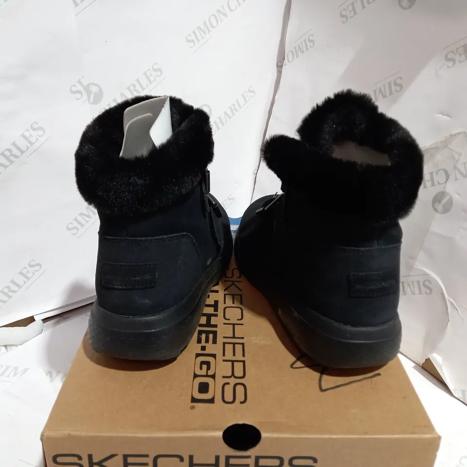 SKECHERS WINTER ON THE GO FAUX FUR TRIM BLACK BOOTS - UK SIZE 6