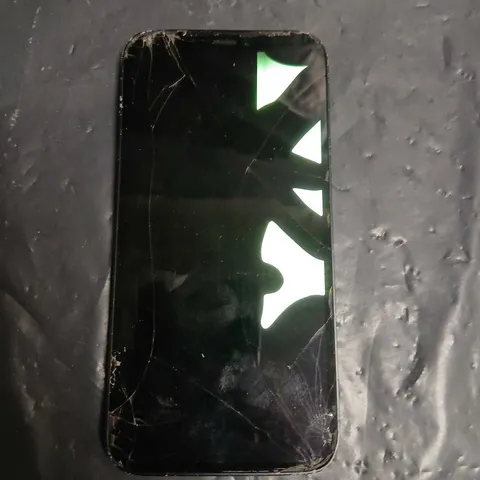 APPLE IPHONE – BLACK – CRACKED SCREEN & DAMAGED BACK MODEL UNVERIFIED