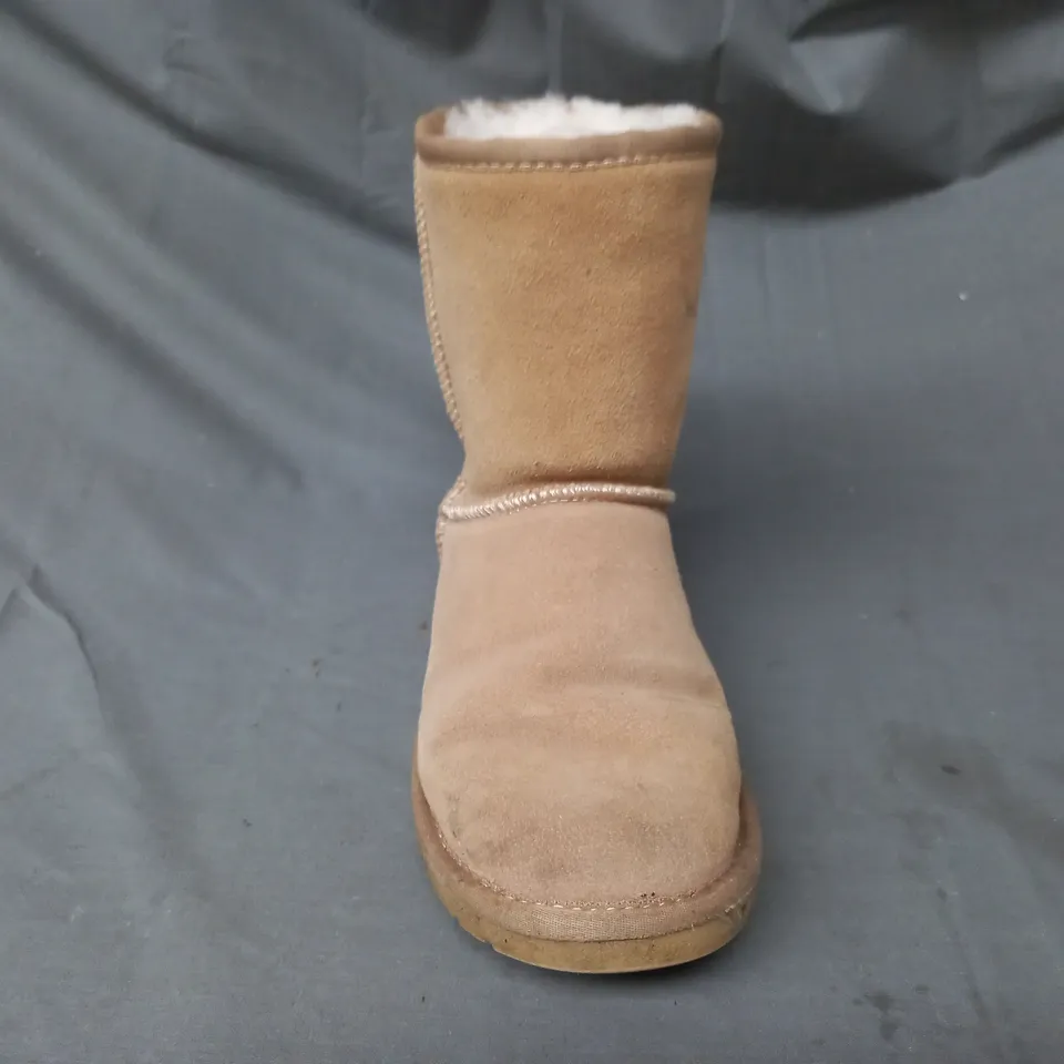 BOXED PAIR OF BONOVA METALLIC HEEL MID BOOTS IN BEIGE SIZE 5