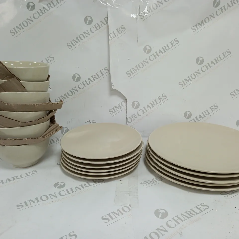 BOXED CESIRO SET OF 6 GLOSSY CREAM PLATES TO INCLUDE - 5 DINNER PLATES - 6 BOWLS - 6 DESERT PLATES - COLLECTION ONLY