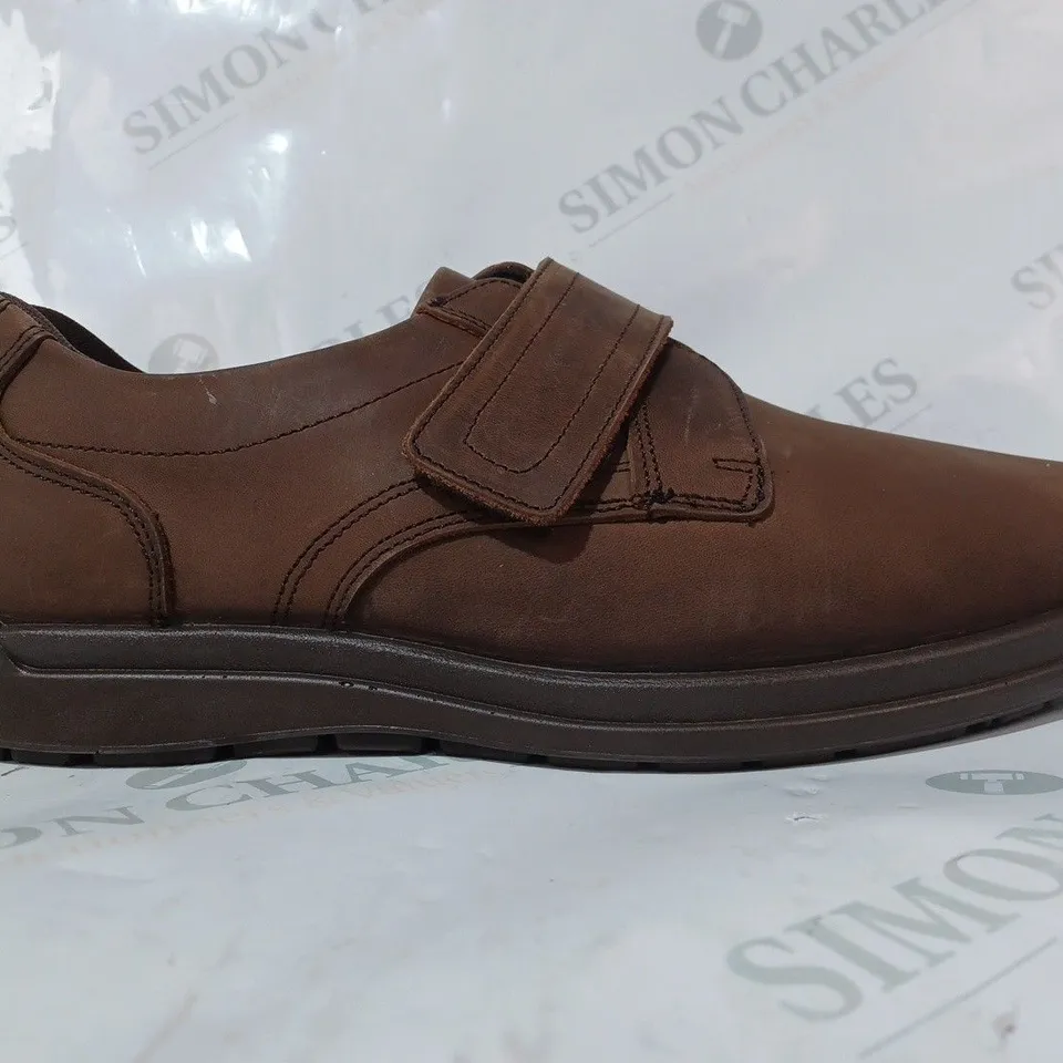 BOXED PAIR OF COSYFEET MOORLAND SHOES IN BROWN UK SIZE 13