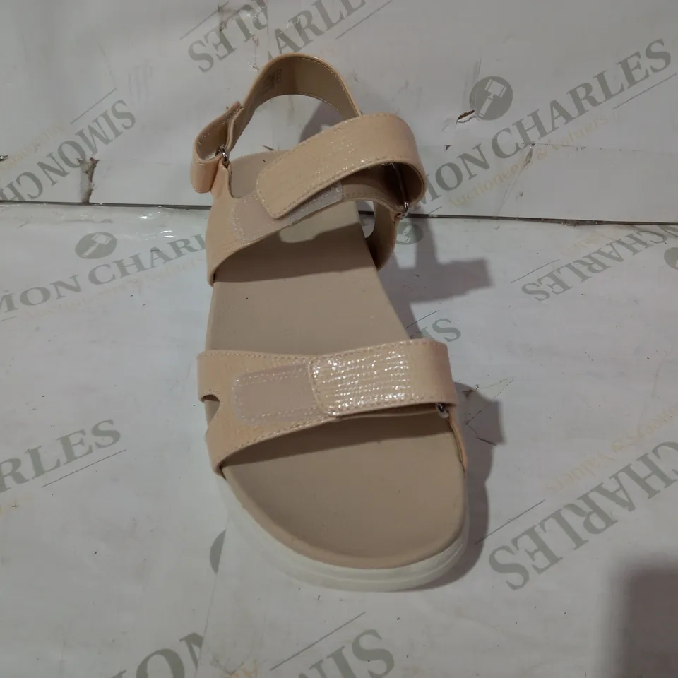 BOXED PAIR OF VIONIC SUNRISE NUALA SANDAL IN CREAM UK SIZE 8