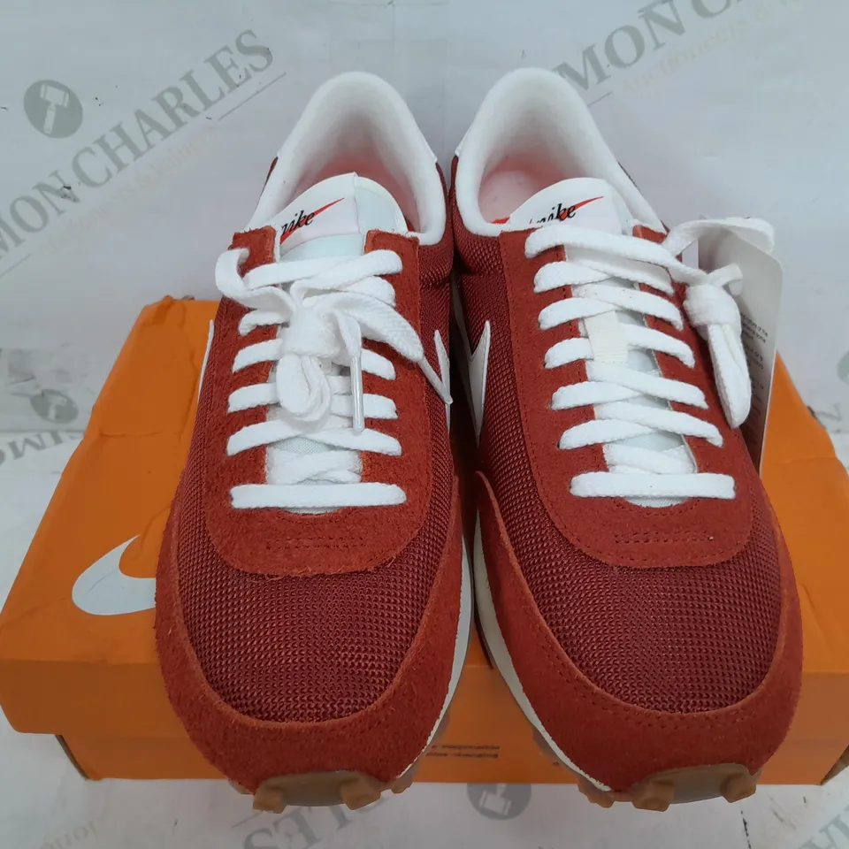 BOXED PAIR OF NIKE WOMENS NIKE DAYBREAK VINTAGE TRAINERS IN RUGGED ORANGE - UK 5.5