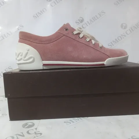 BOXED PAIR OF GUCCI SHOES IN PINK EU SIZE 38