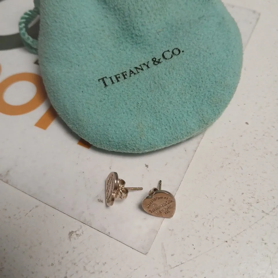 TIFFANY & CO. HEART STUD EARRINGS, – WITH TIFFANY TURQUOISE POUCH