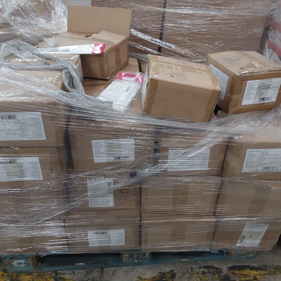 PALLET OF APPROXIMATELY 40 CASES EACH 144 TREAT/LOLLIPOP BAGS