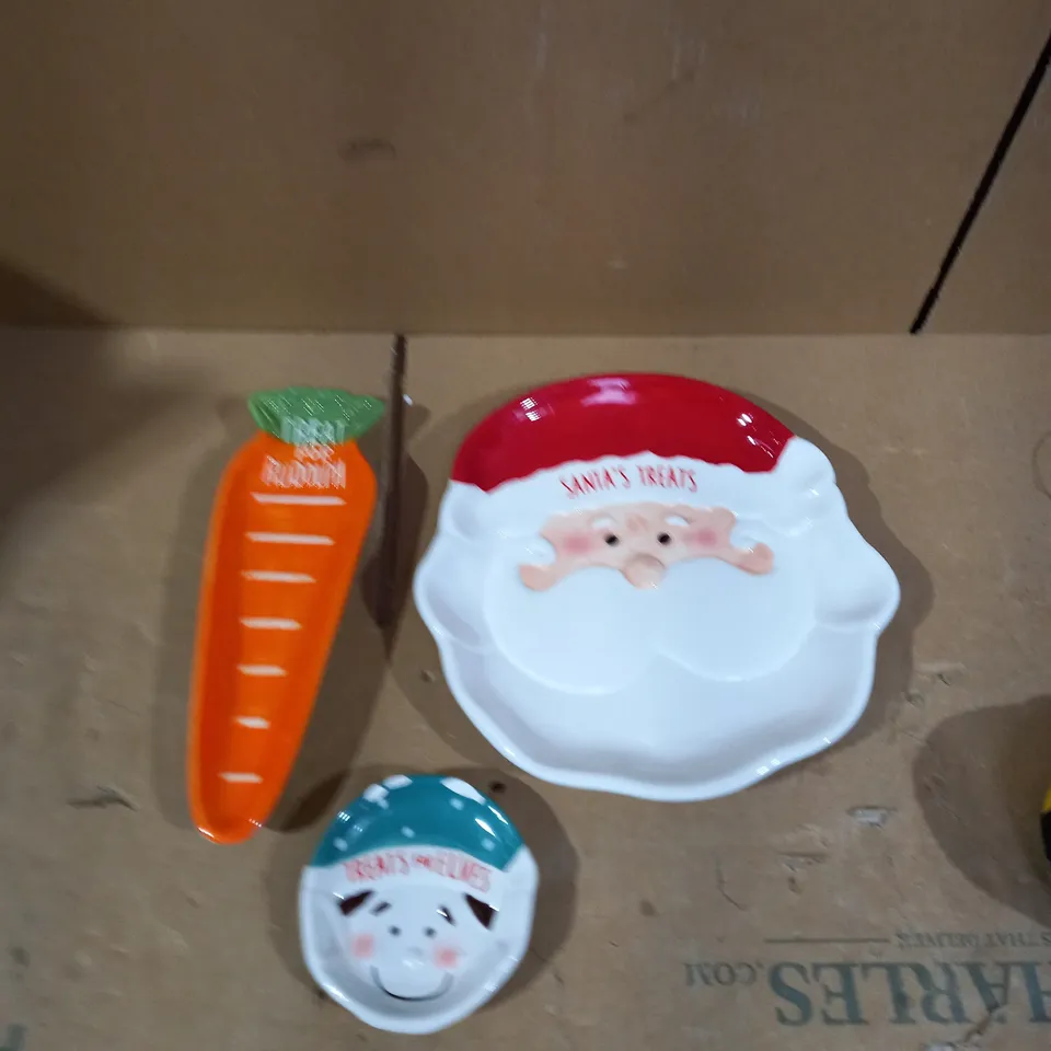 SET OF 3 TREAT DISHES SANTA, ELF AND RUDOLPH RRP £18