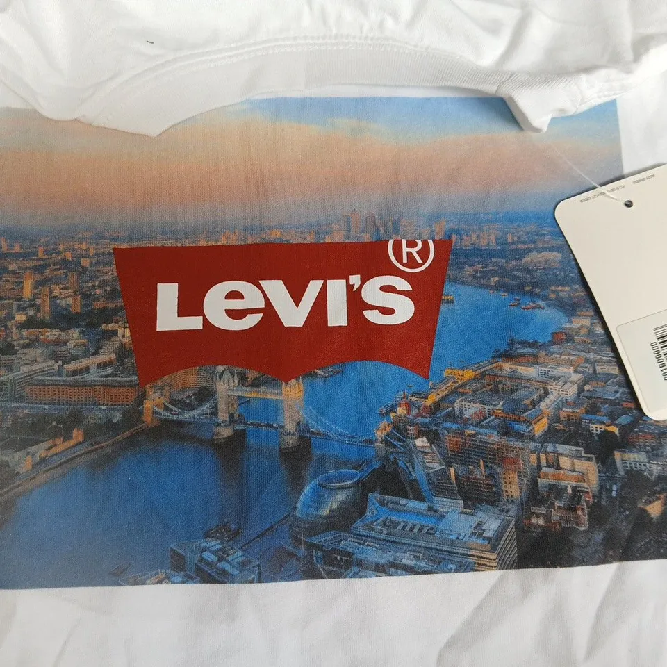 LEVIS LONDON SCENE WHITE T-SHIRT - L/G