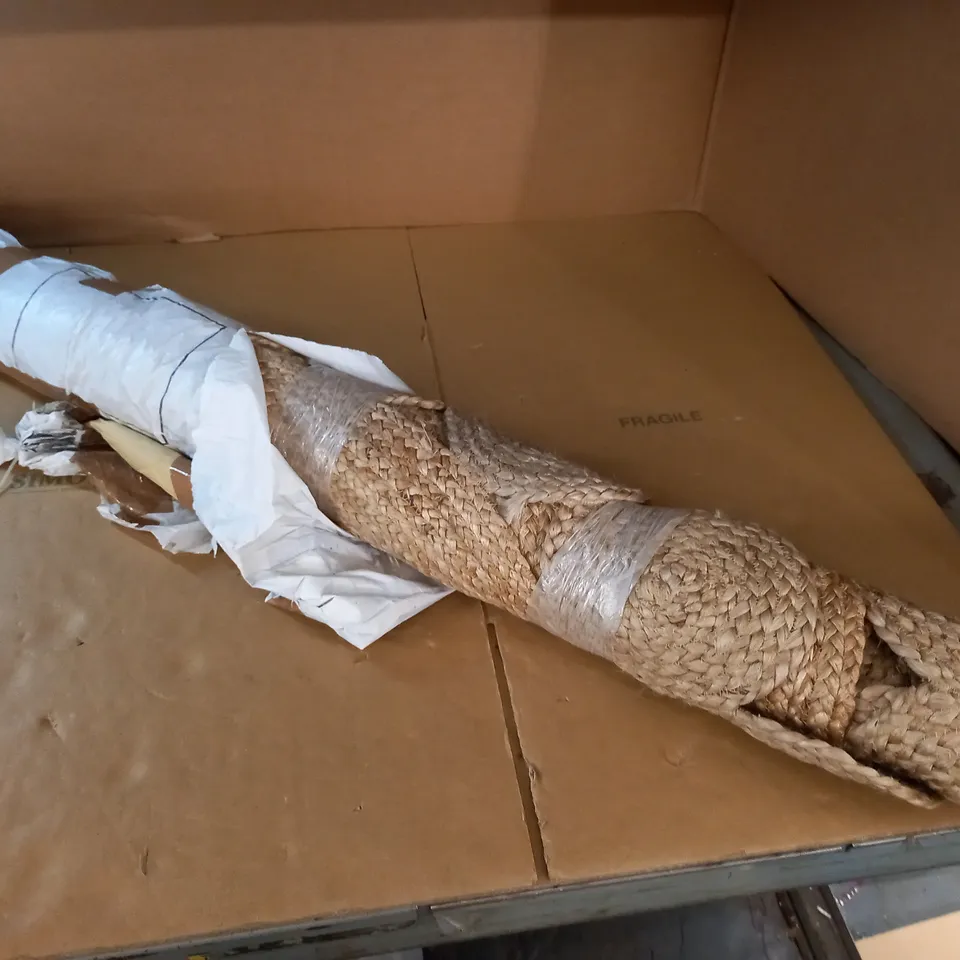 NATURAL JUTE CUT OUT RUG - 130CM X UNSPECIFIED / COLLECTION ONLY