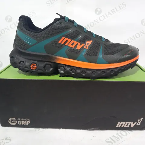 BOXED PAIR OF INOV TRAILFLY ULTRA G 300 MAX SHOES IN DARK GREEN/ORANGE UK SIZE 9.5